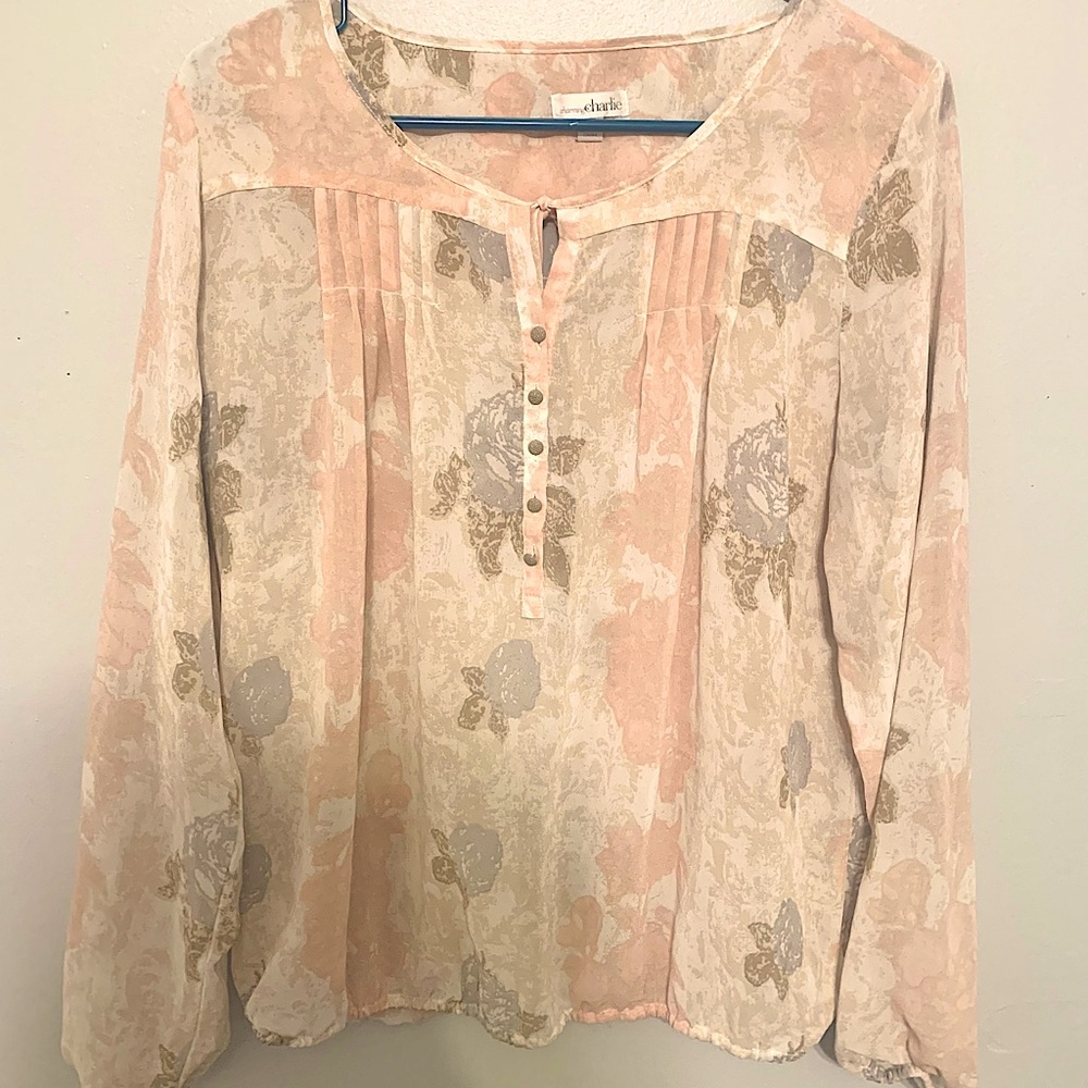 Very lightweight, flowy floral blouse (honestly,my favorite top I’ve ever owned)